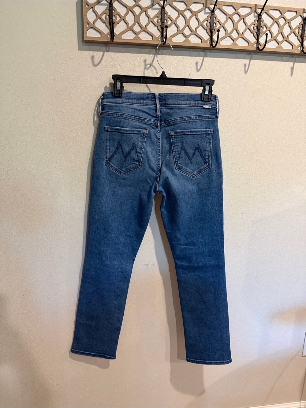 MOTHER midrise dazzler ankle size 28
37” outseam, 27” inseam. Pet and smoke free